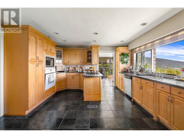 1031 Millstream Rd, House detached with 4 bedrooms, 3 bathrooms and 4 parking in West Vancouver BC | Image 6