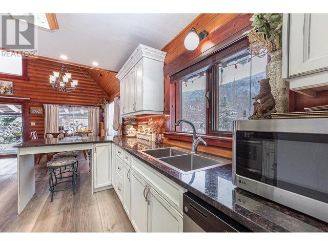 2370 Trans Canada Highway, House detached with 2 bedrooms, 1 bathrooms and 20 parking in Columbia Shuswap E BC | Image 10