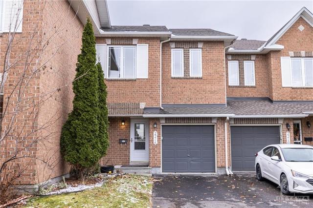 2214 Brockstone Crescent, Townhouse with 3 bedrooms, 3 bathrooms and 4 parking in Ottawa ON | Image 1