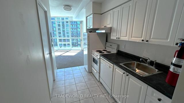 3207 - 219 Fort York Blvd, Condo with 0 bedrooms, 1 bathrooms and 1 parking in Toronto ON | Image 13