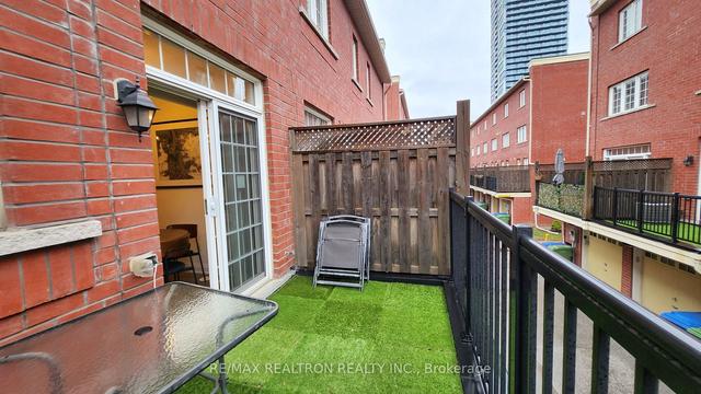 62 Raffeix Ln, Townhouse with 2 bedrooms, 3 bathrooms and 1 parking in Toronto ON | Image 14