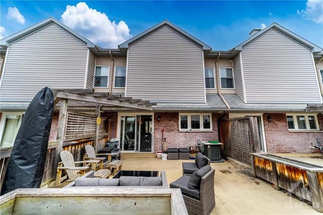 224 Monterey Dr, Townhouse with 3 bedrooms, 2 bathrooms and 1 parking in Ottawa ON | Image 28