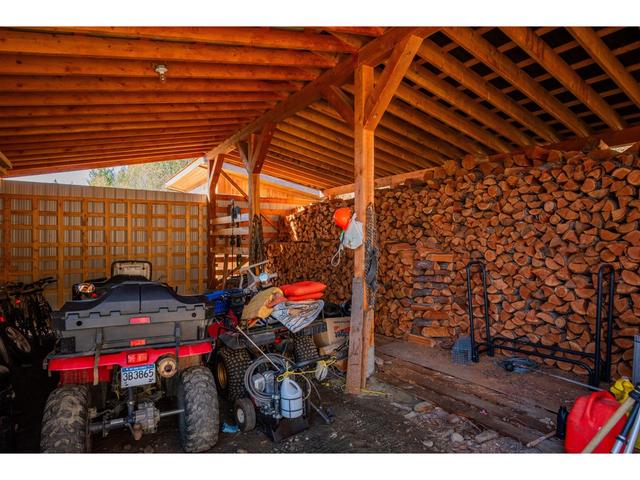 3558 Sprague St, House detached with 3 bedrooms, 4 bathrooms and null parking in Central Kootenay D BC | Image 31