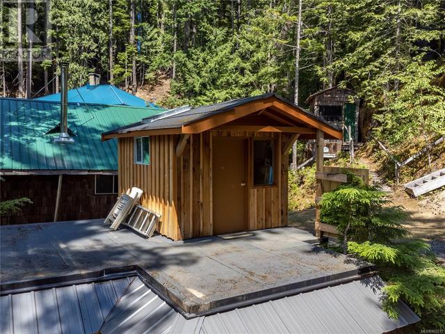 42 Baikie Dr, House detached with 2 bedrooms, 1 bathrooms and 2 parking in Strathcona D (Oyster Bay   Buttle Lake) BC | Image 12