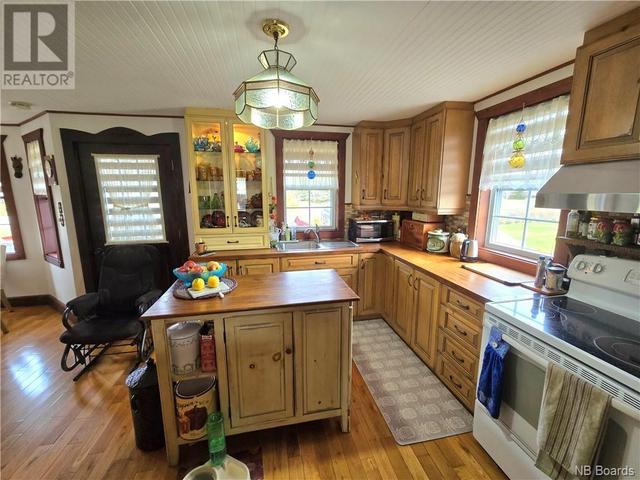 6569 Route 313, House detached with 2 bedrooms, 1 bathrooms and null parking in Shippagan P NB | Image 3