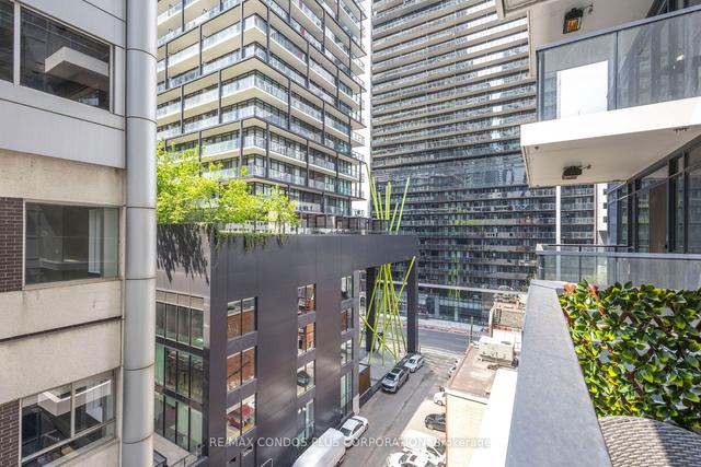 810 - 38 Widmer St, Condo with 1 bedrooms, 1 bathrooms and 0 parking in Toronto ON | Image 6