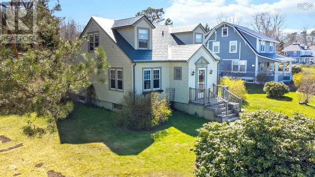 720 Main St, House detached with 3 bedrooms, 2 bathrooms and null parking in Mahone Bay NS | Image 45