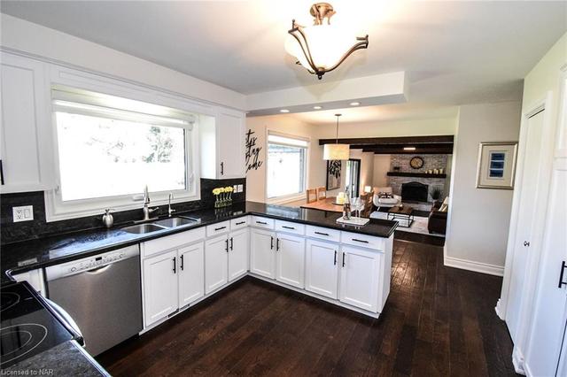 11 Preston Dr, House detached with 5 bedrooms, 2 bathrooms and 8 parking in St. Catharines ON | Image 3