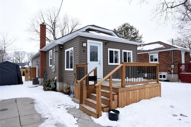 6 Vimy St, House detached with 4 bedrooms, 1 bathrooms and 4 parking in Cambridge ON | Image 2