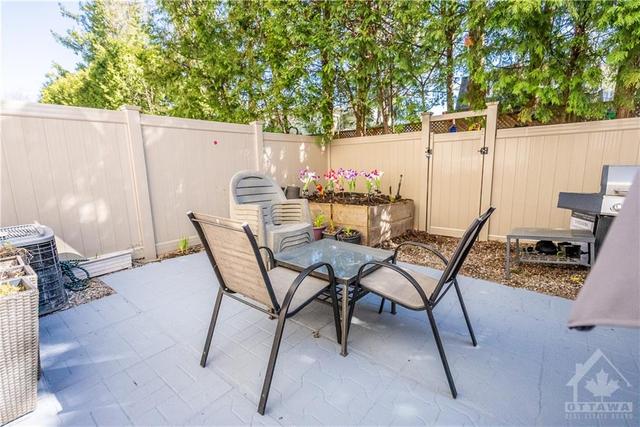1963 Greenway Park Lane, Townhouse with 3 bedrooms, 2 bathrooms and 2 parking in Ottawa ON | Image 17
