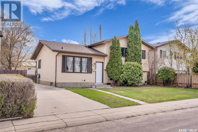 535 Bowman Lane, House detached with 4 bedrooms, 2 bathrooms and null parking in Saskatoon SK | Image 2