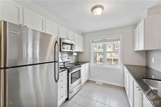 420 Rosingdale St, Townhouse with 2 bedrooms, 2 bathrooms and 3 parking in Ottawa ON | Image 10