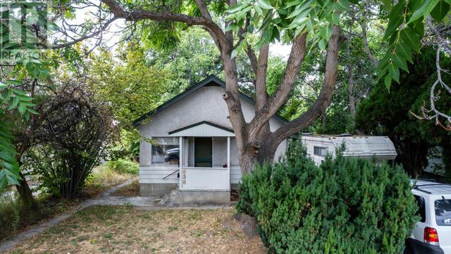 858 Lawson Ave, House detached with 2 bedrooms, 1 bathrooms and 2 parking in Kelowna BC | Image 3