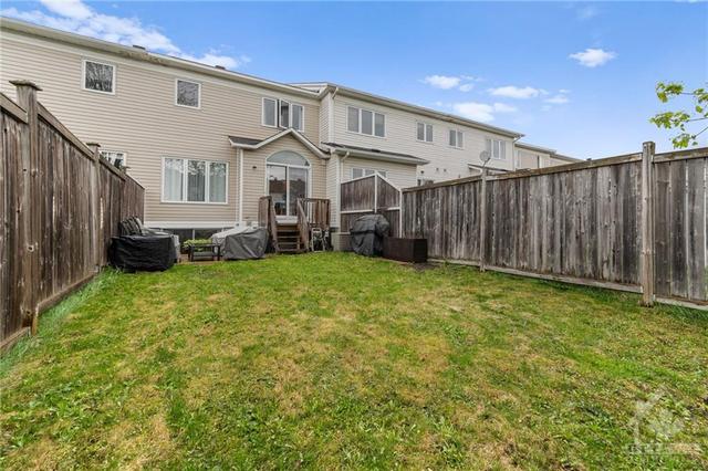 1049 Capreol St, Townhouse with 3 bedrooms, 3 bathrooms and 3 parking in Ottawa ON | Image 29
