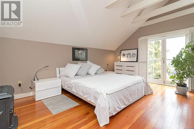 947 Meares St, House detached with 4 bedrooms, 3 bathrooms and 2 parking in Victoria BC | Image 13