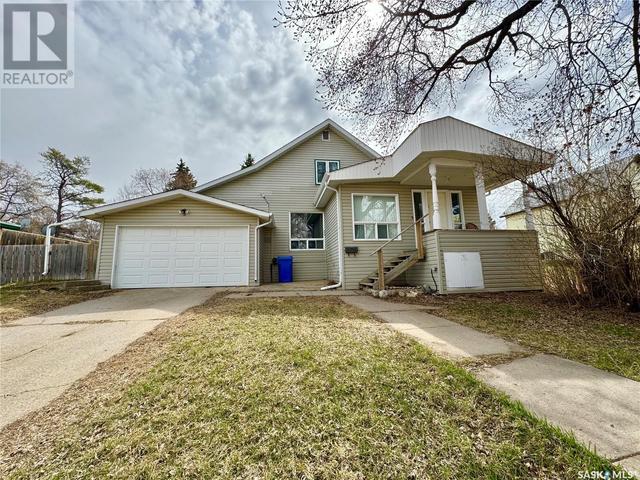 547 19th St W, House detached with 3 bedrooms, 2 bathrooms and null parking in Prince Albert SK | Image 1