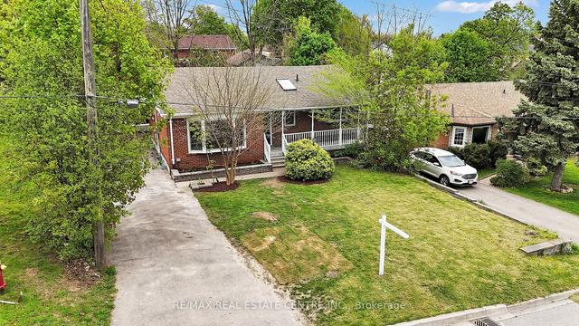 10 Cleaveholm Dr, House detached with 3 bedrooms, 2 bathrooms and 4 parking in Halton Hills ON | Image 27