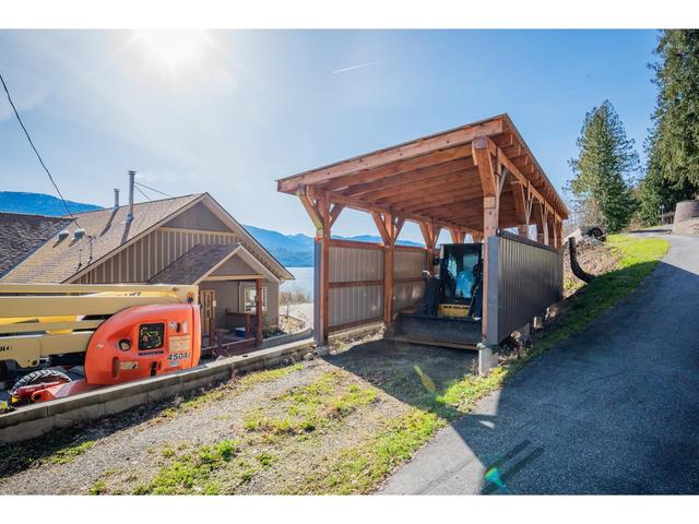 3558 Sprague St, House detached with 3 bedrooms, 4 bathrooms and null parking in Central Kootenay D BC | Image 36