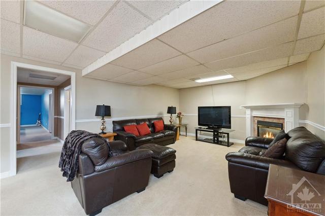 37 Young Rd, House detached with 3 bedrooms, 2 bathrooms and 8 parking in Ottawa ON | Image 20