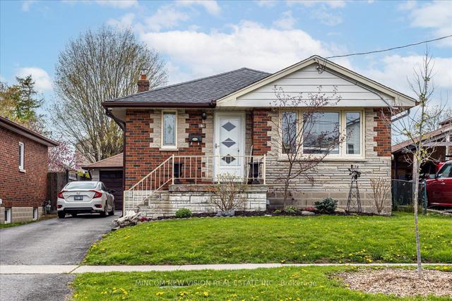 126 Chadburn St, House detached with 3 bedrooms, 2 bathrooms and 5 parking in Oshawa ON | Image 12