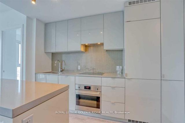 5701 - 7 Grenville St, Condo with 2 bedrooms, 2 bathrooms and 0 parking in Toronto ON | Image 8