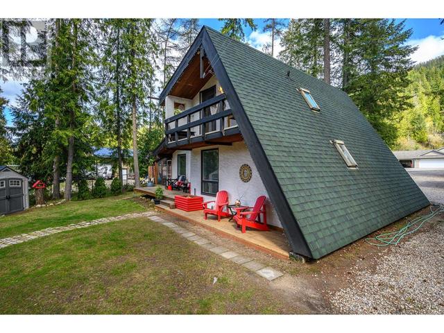 9039 Hummingbird Drive, House detached with 2 bedrooms, 2 bathrooms and 6 parking in Columbia Shuswap E BC | Image 40
