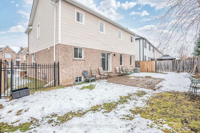 7 Maple Crown Terr, House detached with 3 bedrooms, 3 bathrooms and 4 parking in Barrie ON | Image 35