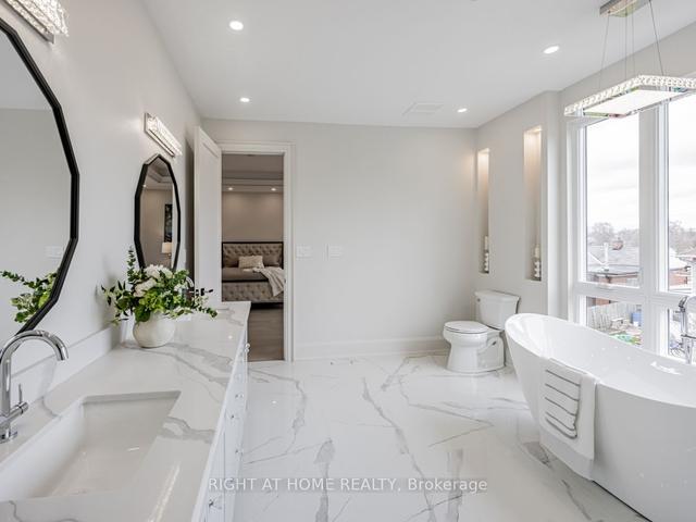227 Renforth Dr, House detached with 4 bedrooms, 7 bathrooms and 5 parking in Toronto ON | Image 14