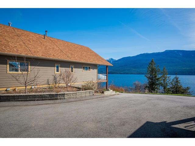 3558 Sprague St, House detached with 3 bedrooms, 4 bathrooms and null parking in Central Kootenay D BC | Image 24