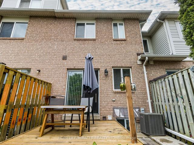 13 Spadina Rd, Townhouse with 3 bedrooms, 3 bathrooms and 1 parking in Brampton ON | Image 35