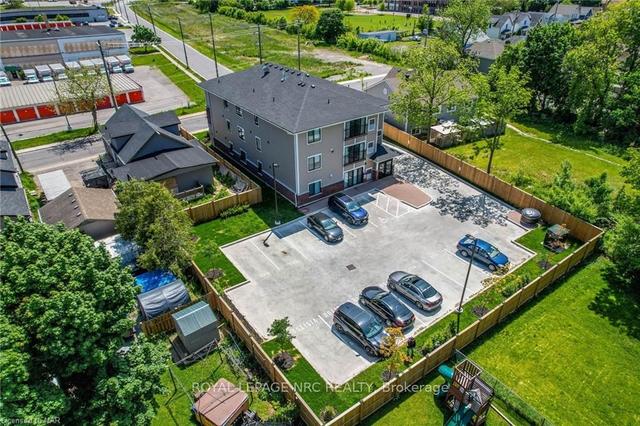 63 Vine St, House detached with 9 bedrooms, 9 bathrooms and 14 parking in St. Catharines ON | Image 4