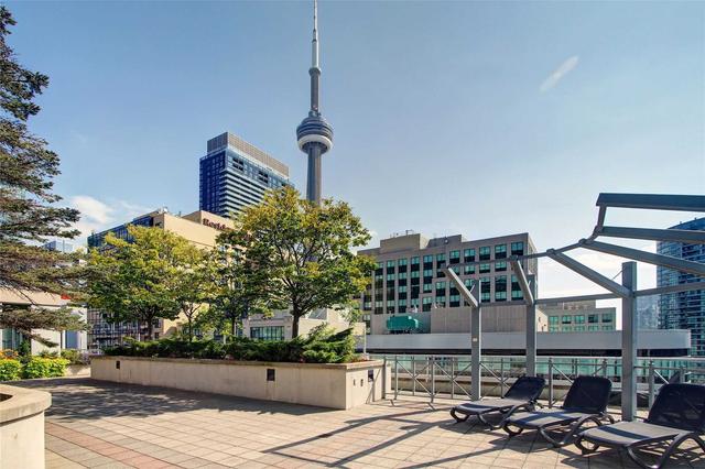 717 - 270 Wellington St W, Condo with 2 bedrooms, 2 bathrooms and 1 parking in Toronto ON | Image 17