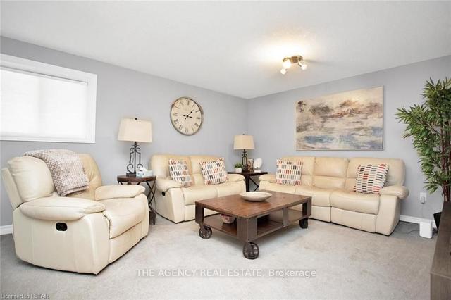 1061 Eagletrace Dr, Townhouse with 3 bedrooms, 3 bathrooms and 4 parking in London ON | Image 25