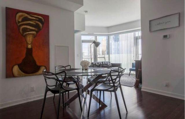 2302 - 14 York St, Condo with 2 bedrooms, 2 bathrooms and 1 parking in Toronto ON | Image 2