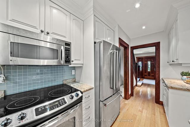 35 Belcourt Rd, House detached with 3 bedrooms, 2 bathrooms and 1 parking in Toronto ON | Image 5