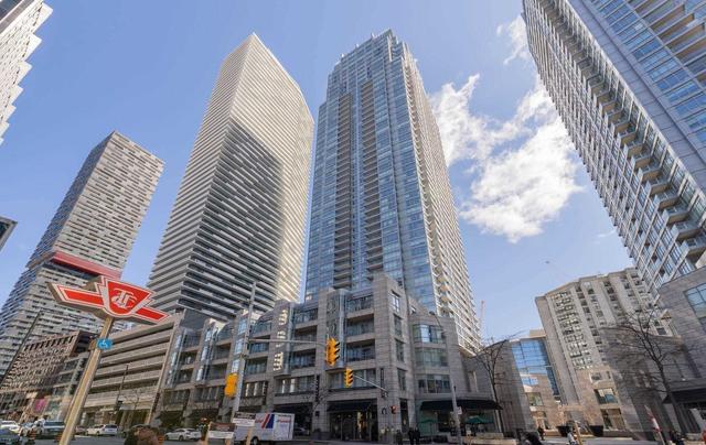 1002 - 2191 Yonge St, Condo with 2 bedrooms, 2 bathrooms and 1 parking in Toronto ON | Image 1