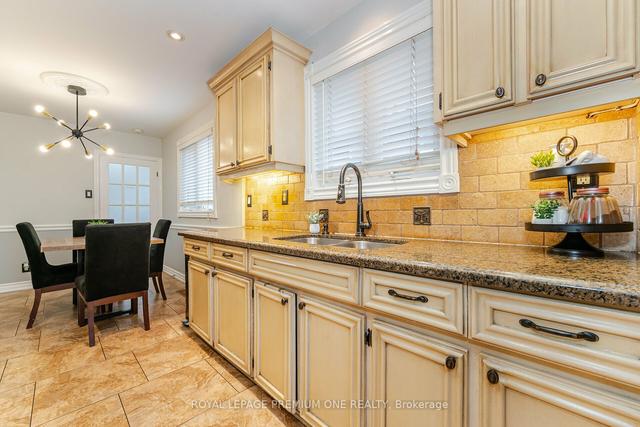 59 Ruthmar Cres, House semidetached with 3 bedrooms, 2 bathrooms and 4 parking in Toronto ON | Image 7