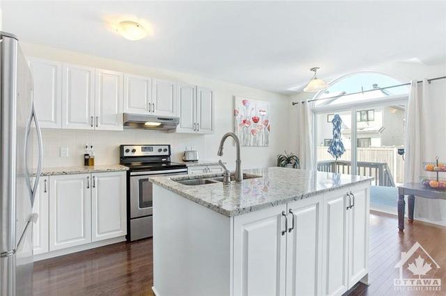 109 Calvington Ave, Townhouse with 3 bedrooms, 3 bathrooms and 3 parking in Ottawa ON | Image 9