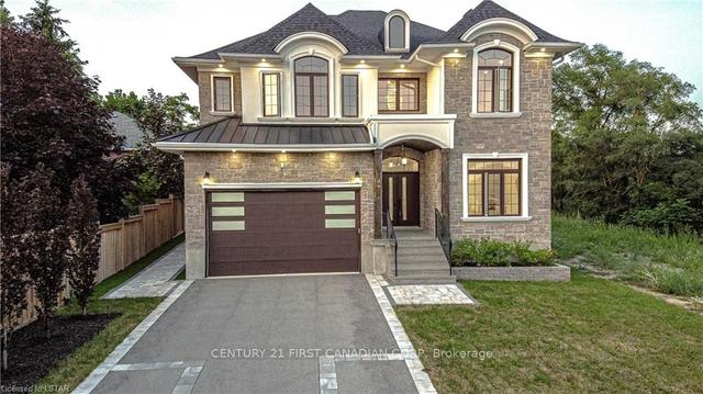 191 Queen St, House detached with 4 bedrooms, 4 bathrooms and 8 parking in Middlesex Centre ON | Image 1