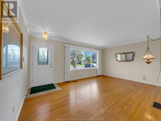 97 Danforth Ave, House detached with 3 bedrooms, 1 bathrooms and null parking in Leamington ON | Image 5