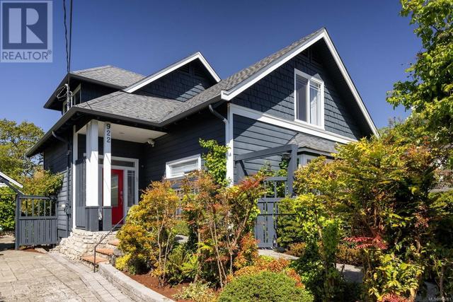 922 Lawndale Ave, House detached with 5 bedrooms, 5 bathrooms and 4 parking in Victoria BC | Image 1