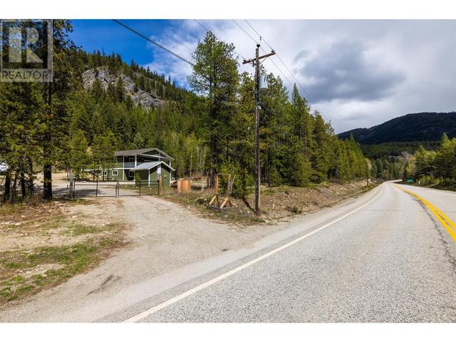 4820 33 Hwy, House detached with 5 bedrooms, 2 bathrooms and 6 parking in Kootenay Boundary E BC | Image 88