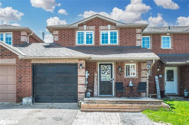195 Dunsmore Lane, House attached with 3 bedrooms, 1 bathrooms and 2 parking in Barrie ON | Image 1