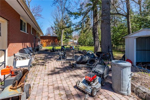 70 Pineglen Crescent, House detached with 3 bedrooms, 1 bathrooms and 8 parking in Ottawa ON | Image 30