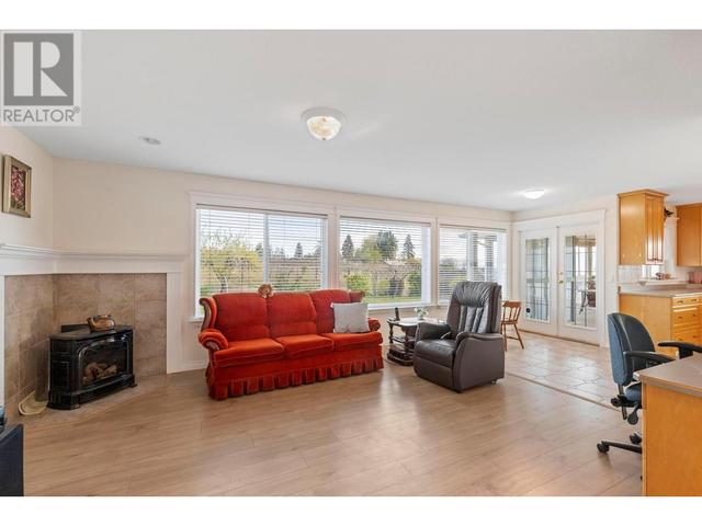 750 Douglas Rd, House detached with 3 bedrooms, 3 bathrooms and 2 parking in West Kelowna BC | Image 18