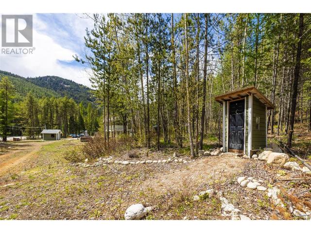 4820 33 Hwy, House detached with 5 bedrooms, 2 bathrooms and 6 parking in Kootenay Boundary E BC | Image 81