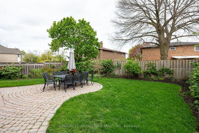 8 Mooreland Ct, House detached with 4 bedrooms, 4 bathrooms and 4 parking in Markham ON | Image 25