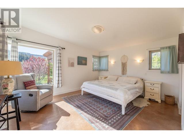 5824 Lewes Ave, House detached with 3 bedrooms, 2 bathrooms and 2 parking in Summerland BC | Image 17