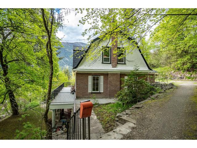 519 Cedar St, House detached with 4 bedrooms, 3 bathrooms and 4 parking in Nelson BC | Image 64