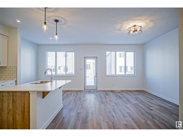 9517 Carson Bn Sw, House detached with 3 bedrooms, 2 bathrooms and null parking in Edmonton AB | Image 5